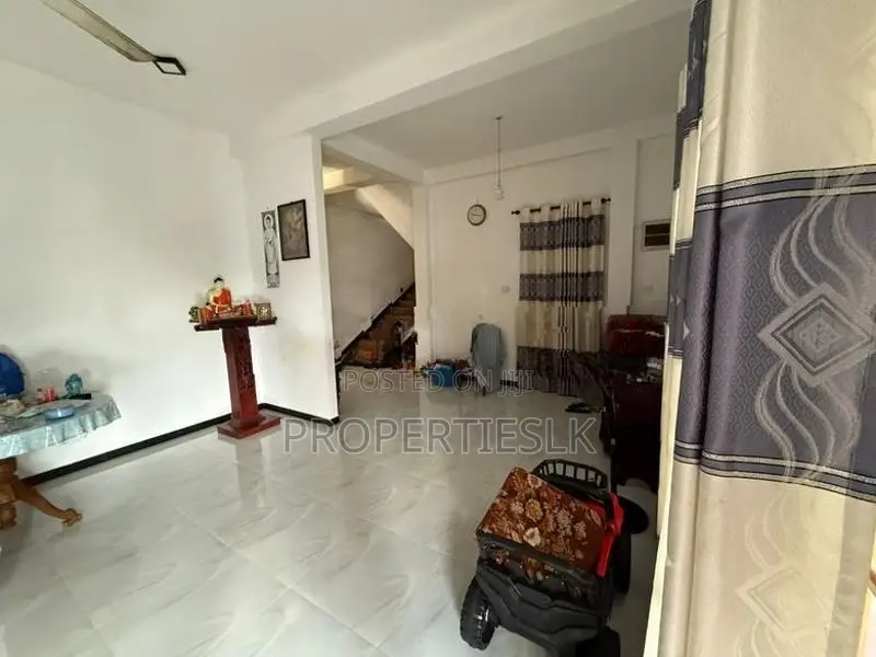 Athurugiriya Prime Location Luxury House For Sale