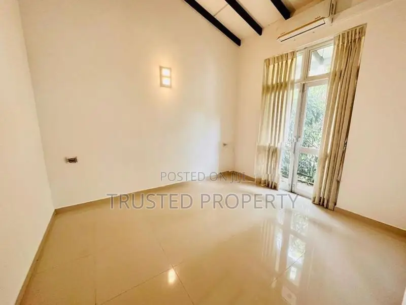 Talawathugoda - 3BR Apartment for Sale -TPM2024LAKSM