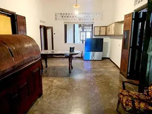 Land for sale with an old house in Mount lavinia