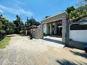 New Solid Modern Super 1 Storey House - Piliyandala