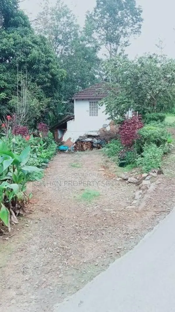 Old Two Story House for Rent in Etampitiya