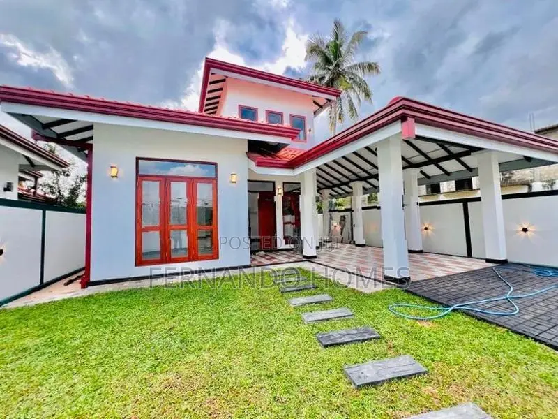 Clear Deeds Best Condition 3 Br New House for Sale in Negombo