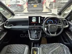 Toyota Voxy SZ Hybrid 2024
