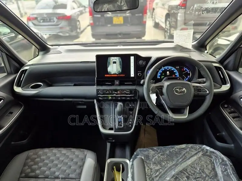 Toyota Voxy SZ Hybrid 2024