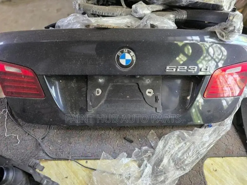 BMW 520d M-Sport Trunk lid