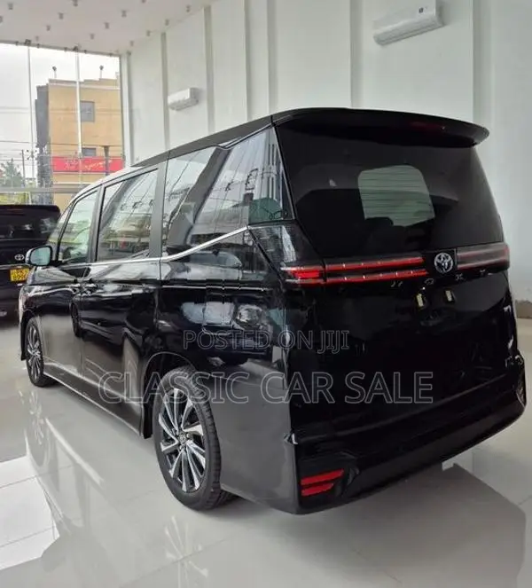 Toyota Voxy SZ Hybrid 2024