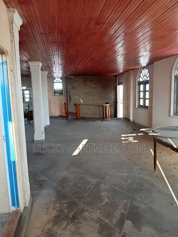 Mount Lavinia, Galle Road Facing , 3Rd Floor Unit For Rent (MG1321)