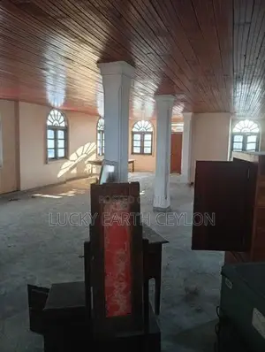 Mount Lavinia, Galle Road Facing , 3Rd Floor Unit For Rent (MG1321)