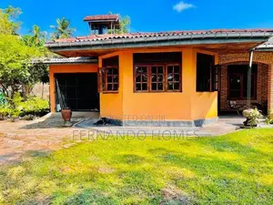 60 Perches Land With Bungalow For Sale In Negombo Katuwapitiya