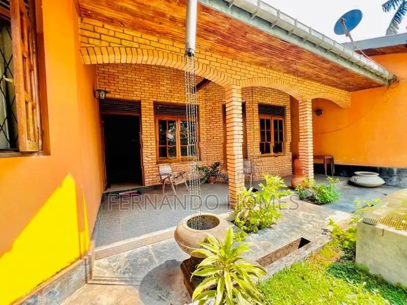 60 Perches Land With Bungalow For Sale In Negombo Katuwapitiya