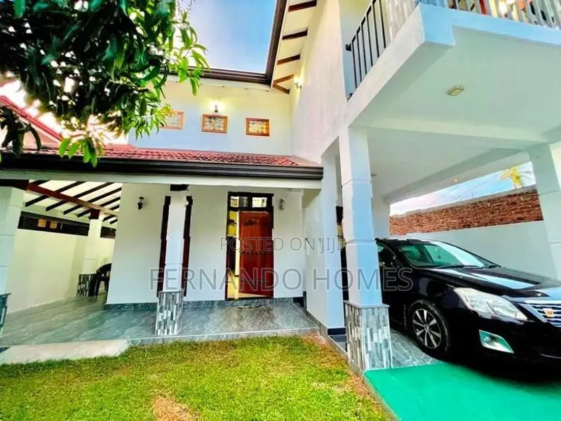දලුවකොටුවේ ලස්සන දෙමහල් නිවසක් විකිණීමට මීගමුව