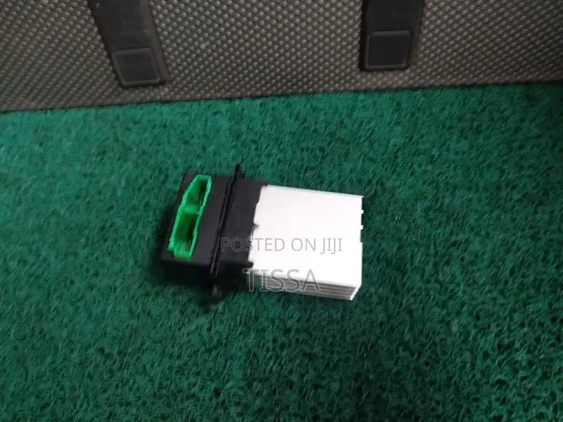Nissan Tiida AC Blower Control Resistor