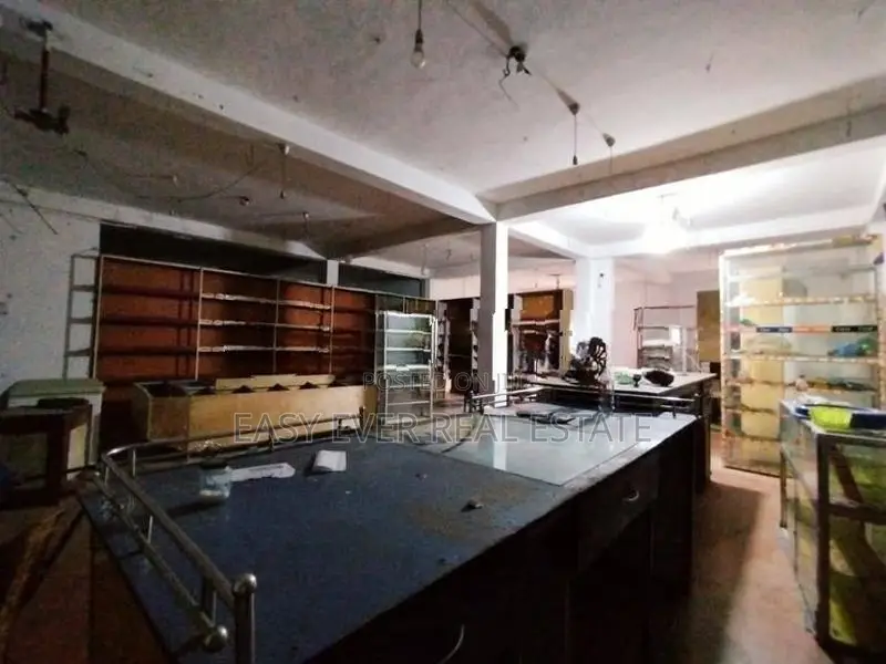 ව්‍යාපාරයකටත් පදිංචියටත් ගැලපෙන බිල්ඩින් එකක් සමග නිවසක්