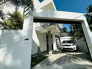 Luxury Three Storey House for Sale in Athurugiriya