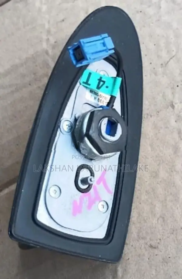 Prius ZVW30 Antenna