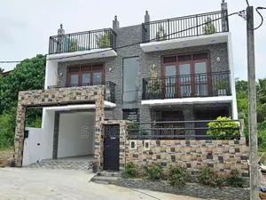 Brand New Luxury 3 Storey House for Sale in Kahathuduwa