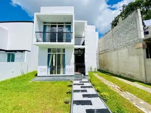 අතුරුගිරියෙන් අලුත්ම දෙමහල් නිවසක් විකිණීමට