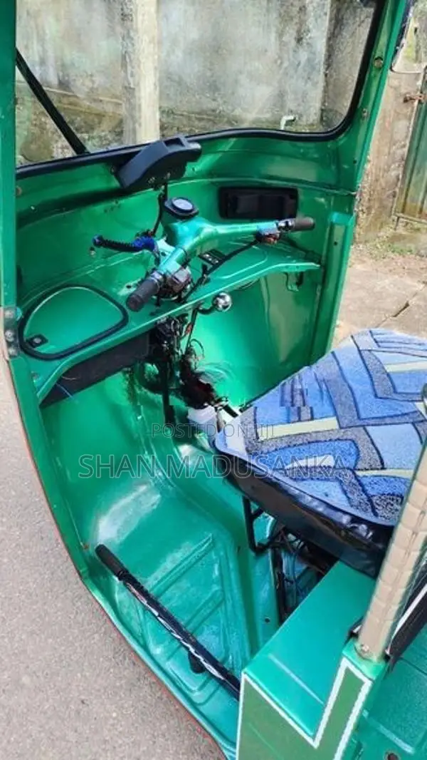 Bajaj RE 4 Stroke 2011