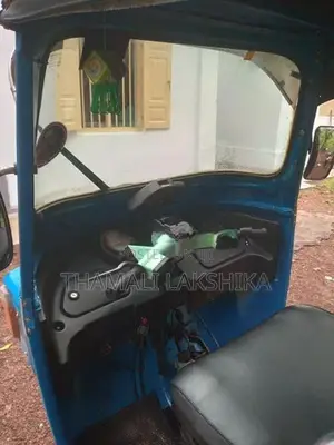 Bajaj RE 2011