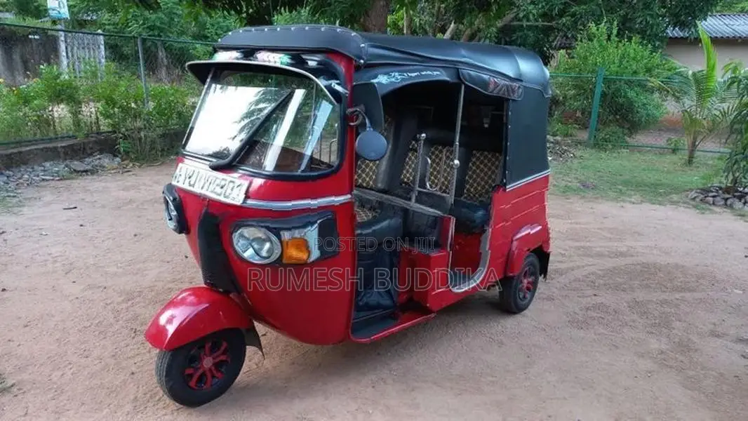 Bajaj RE 2011