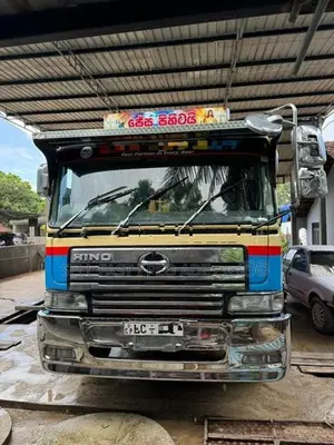 Hino Tipper 2002