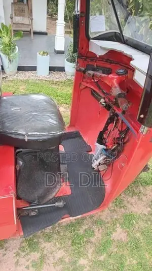 Bajaj RE 2000