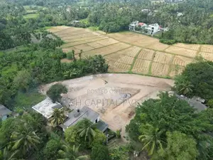 kahathuduwa අධිවේගී පිවිසුමට සමීපයෙන් වටිනා බිම්කොටස්