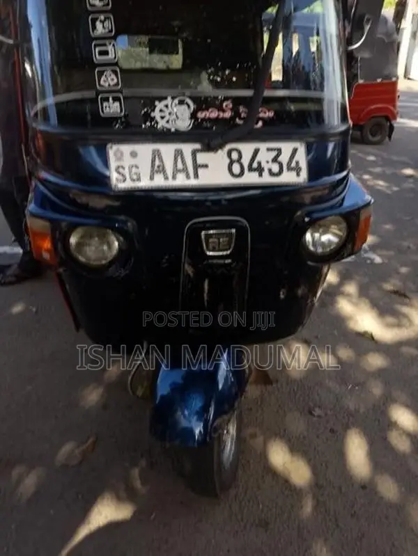 Bajaj RE 2013