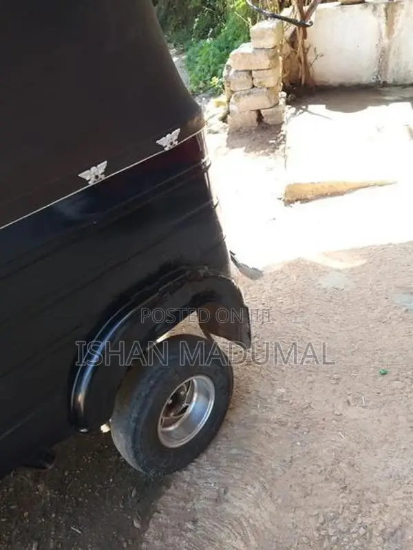 Bajaj RE 2013