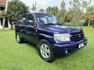 Mitsubishi Montero 2003