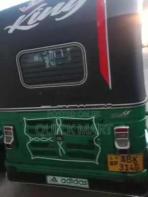 Bajaj RE 2017