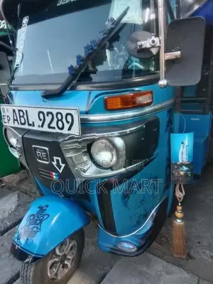 Bajaj RE 2017