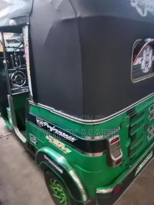 Bajaj RE 2017