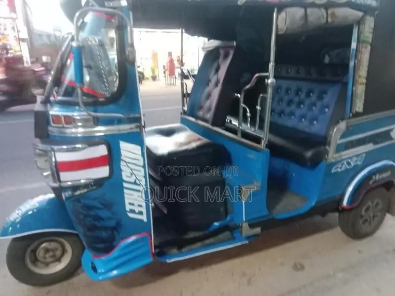 Bajaj RE 2017