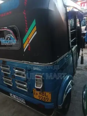 Bajaj RE 2017