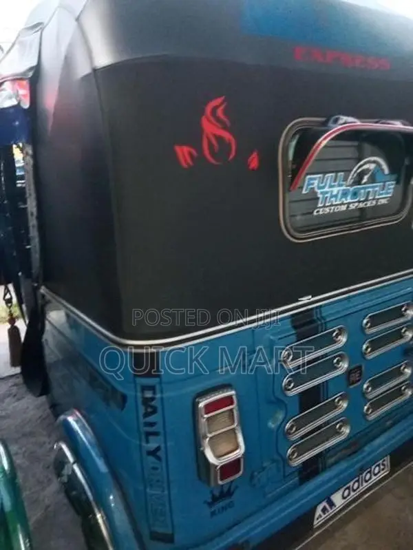 Bajaj RE 2017
