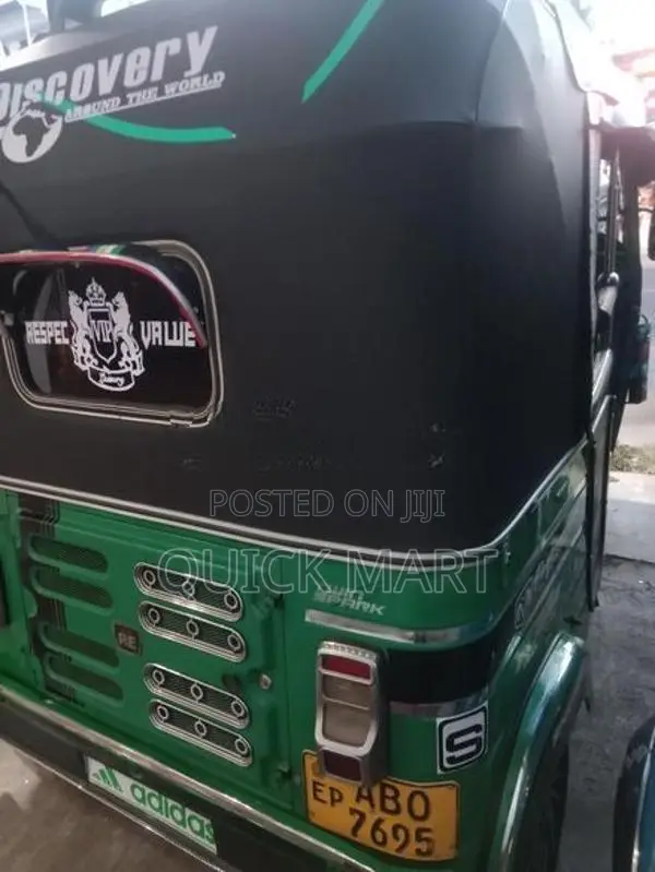 Bajaj RE 2017