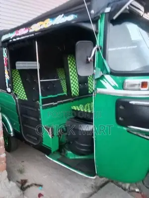Bajaj RE 2017