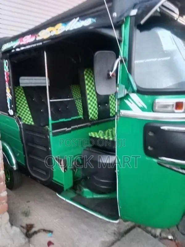 Bajaj RE 2017