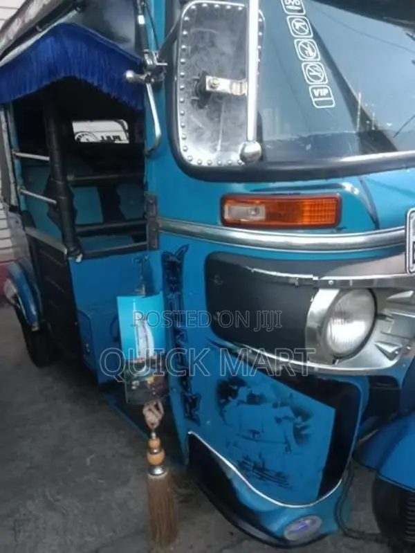 Bajaj RE 2017