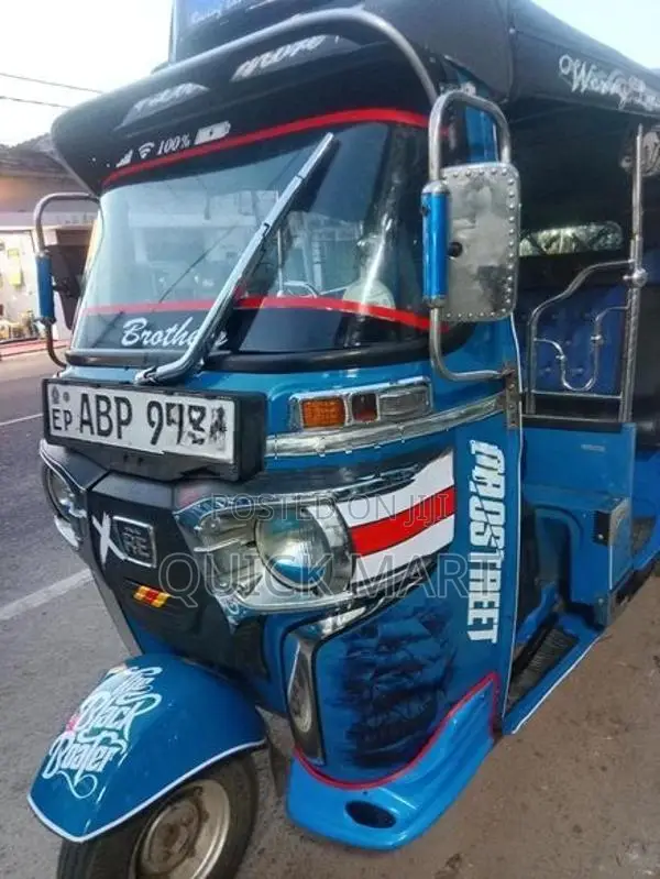Bajaj RE 2017