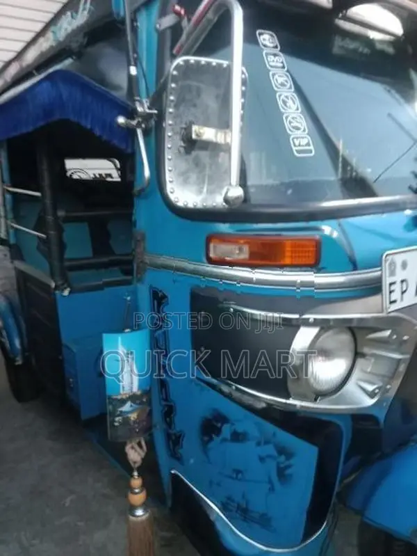 Bajaj RE 2017