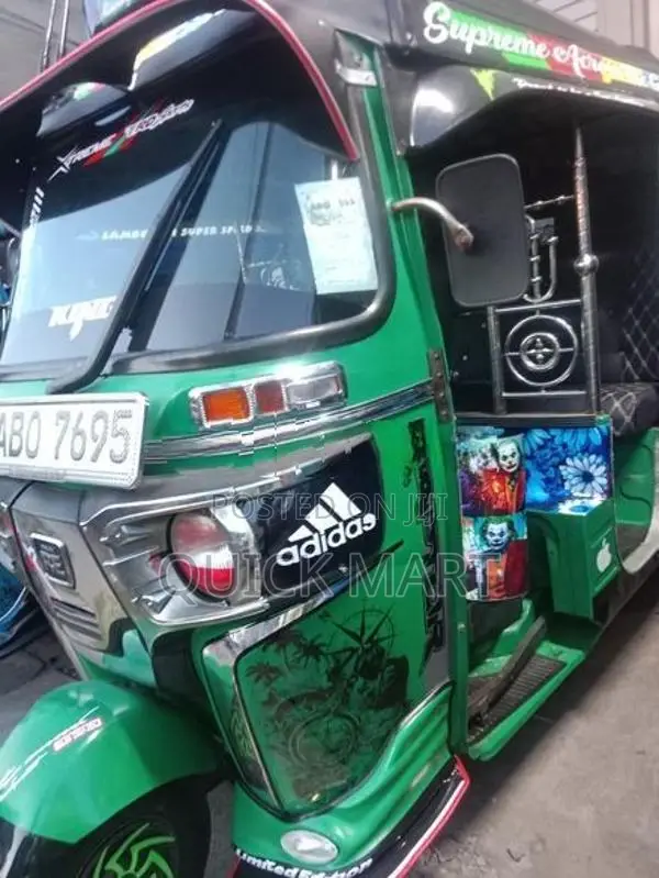 Bajaj RE 2017