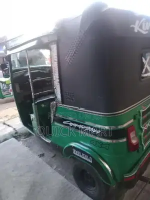 Bajaj RE 2016