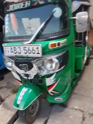 Bajaj RE 2017