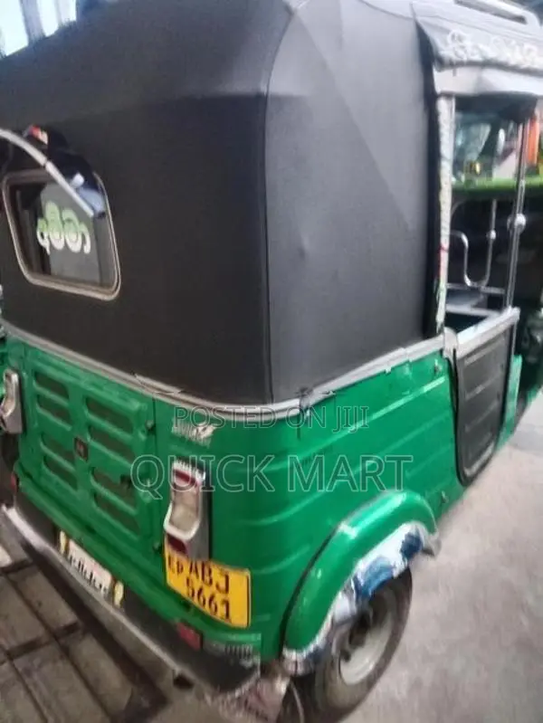 Bajaj RE 2017