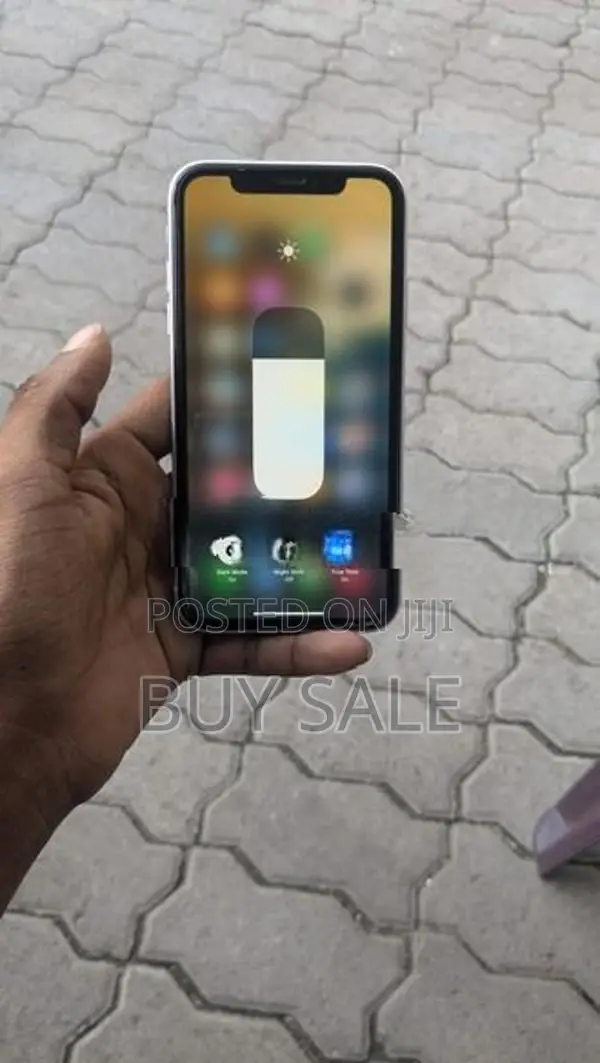 Apple iPhone XR (Used)