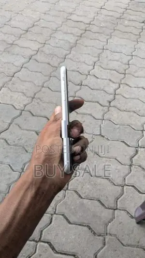 Apple iPhone XR (Used)