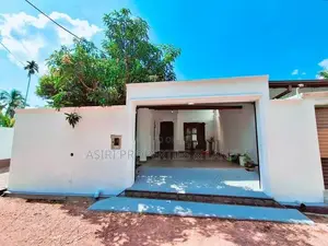 Almost New House for Sale in Piliyandala Kesbewa