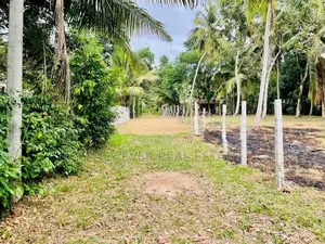මිනුවන්ගොඩින් වටිනා නේවාසික බිම් කොටසක්